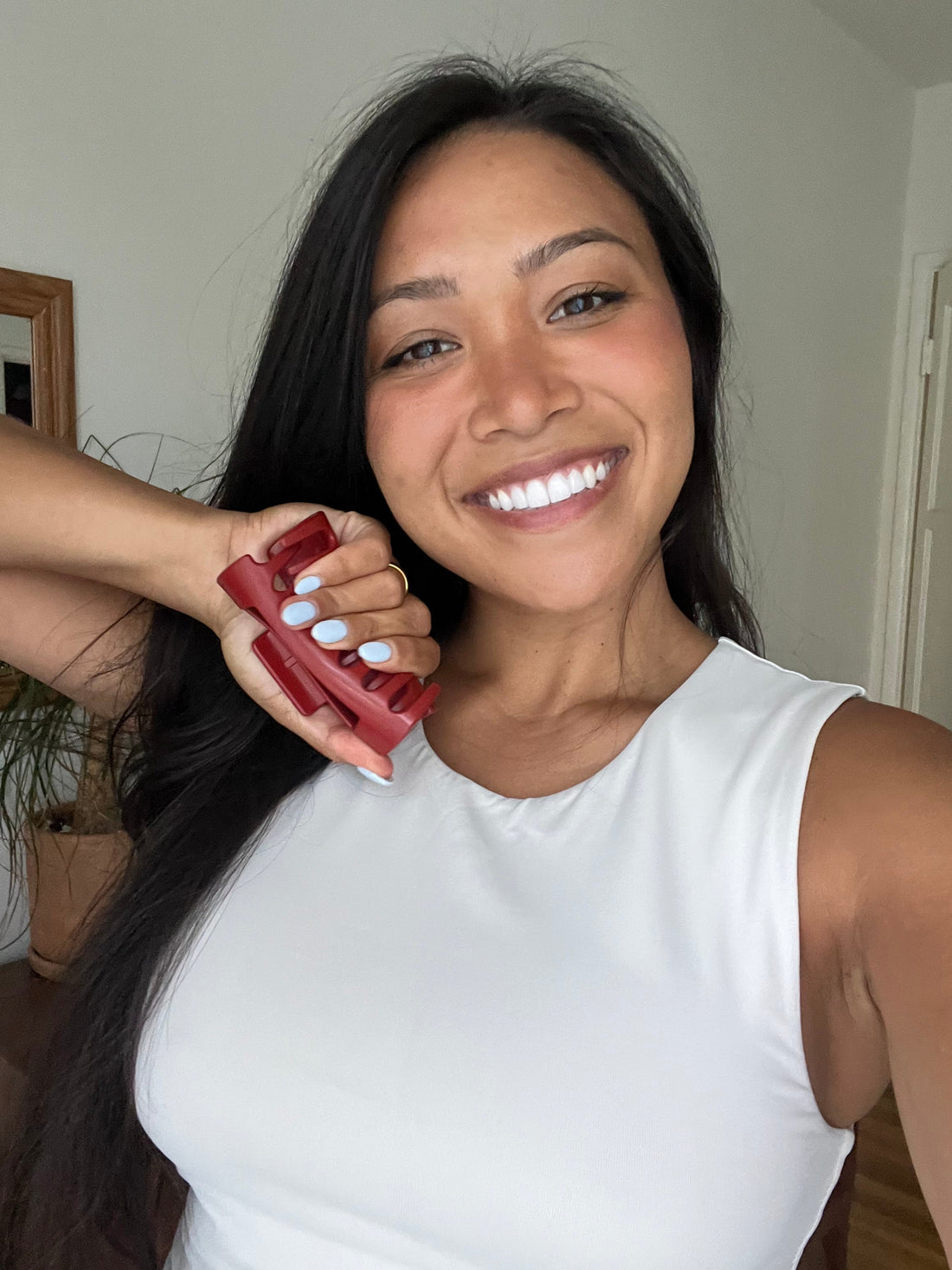 best travel accessory – flexible, durable claw clip – Mello Cloud Clip for all hair types